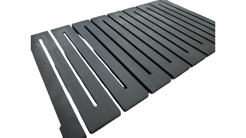 液流电池流道板材料对比及硬质石墨流道板的稳定性优势分析